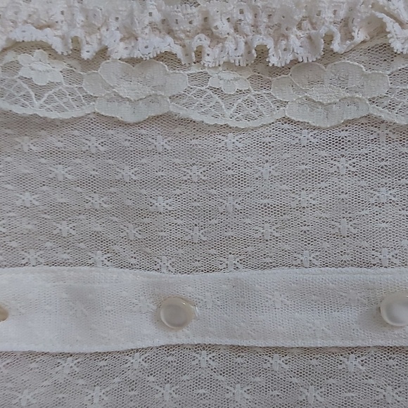 Monteau Lace Top - Picture 3 of 5